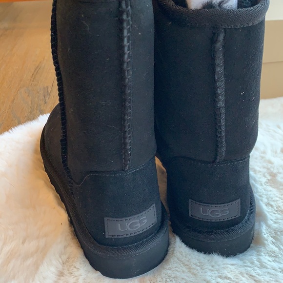 UGG Classic Short II Boots - Picture 7 of 13